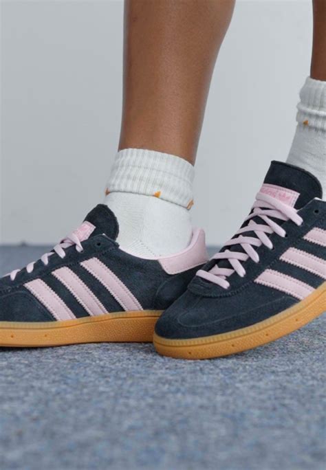 adidas spezial core black / clear pink|spezial black and pink.